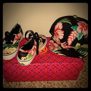 VANS! sneakers and matching hat. Kids 5